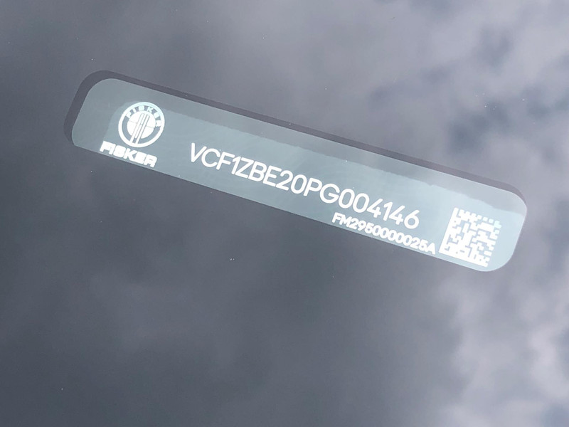 39403169-8.jpg